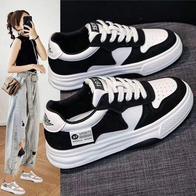 Espesas zapatillas deportivas casuales con soles para mujeres, modernas zapatillas de zapatillas blancas nuevas corriendo