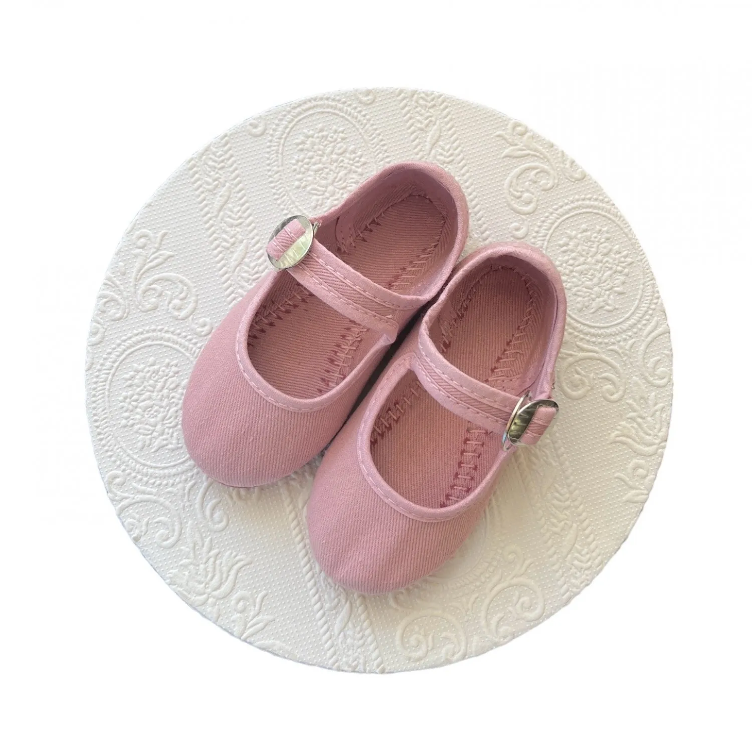 Mercedita sneaker in pale pink canvas.