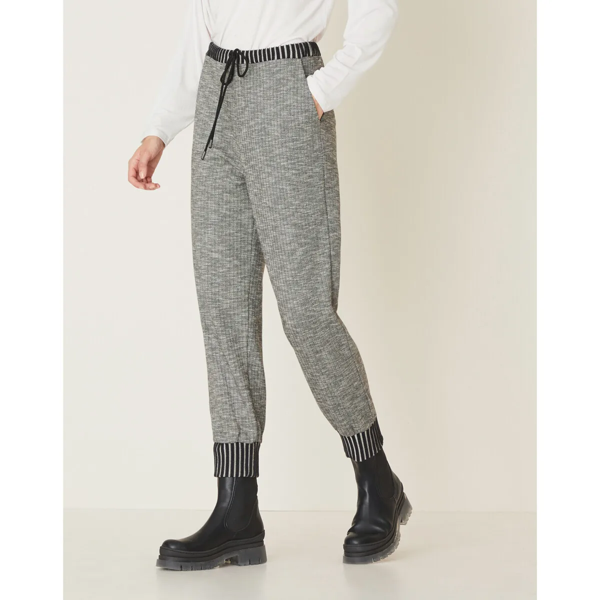 PANTALONE JOGGING CON TRAMA RESCA Art. P102CT