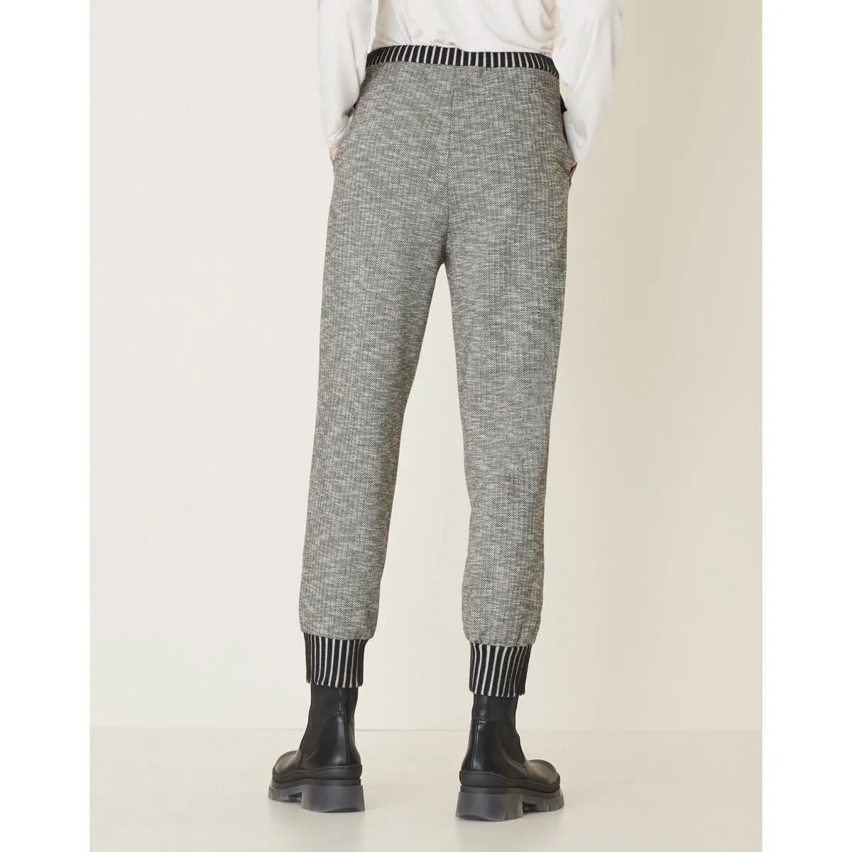 PANTALONE JOGGING CON TRAMA RESCA Art. P102CT