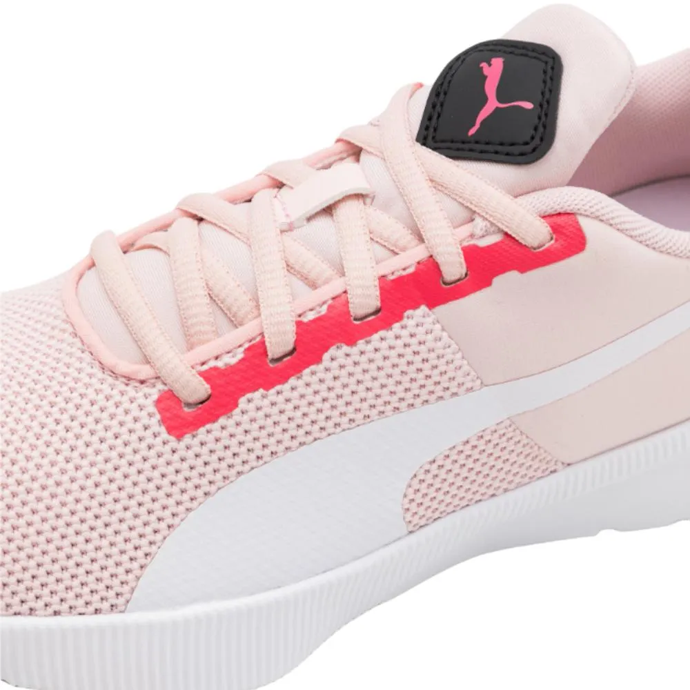 PUMA Flyer Runner. 192928 27. Junior. Blanco/rosa.