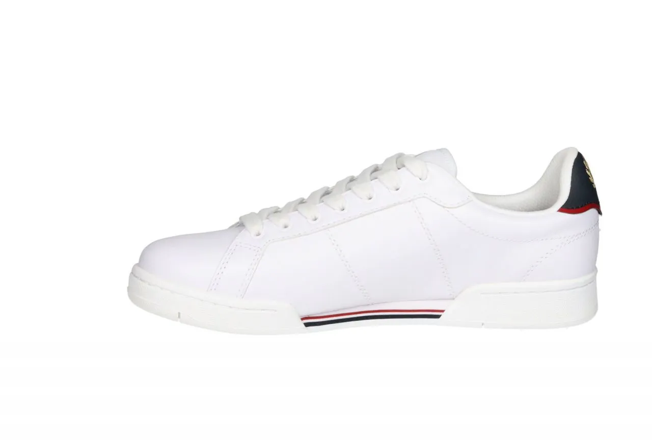 Sneaker Piel Blanco Logo Lateral y Pieza Talon Azul Con Borde Rojo y Anagrama Dorado