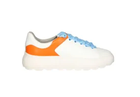 Sneaker Piel Blanco Penelope Cruz Trasera Naranja Cinta Celeste Plataforma