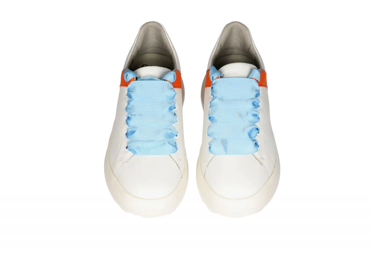 Sneaker Piel Blanco Penelope Cruz Trasera Naranja Cinta Celeste Plataforma